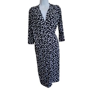A Pea in the Pod Maternity Black White Dandelion Print Wrap Dress Size Medium